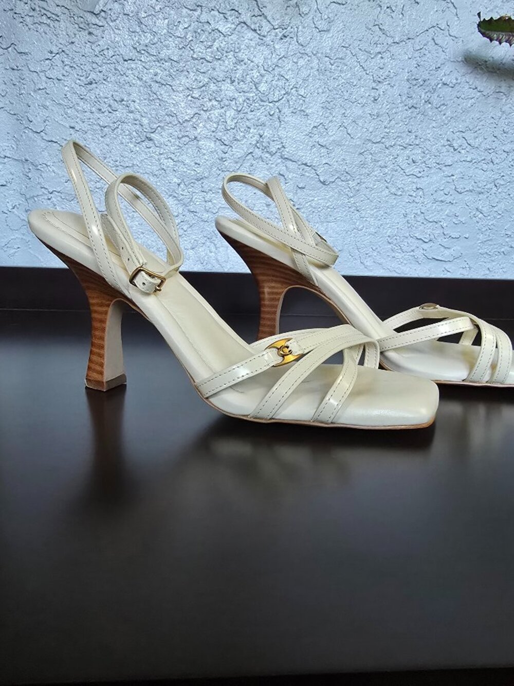 Coach Kelsey white leather strappy sandals in excellent condition - Picture 3 of 6